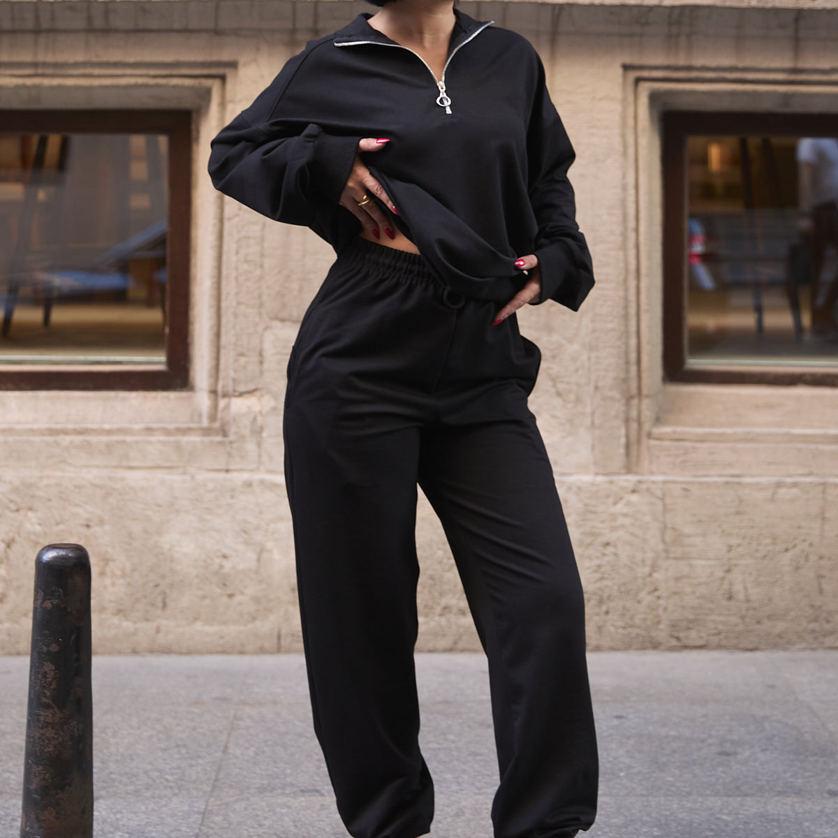 Kadın Yarım Fermuarlı Sweatshırt Ve Paçası Lastikli Eşofman Takımı